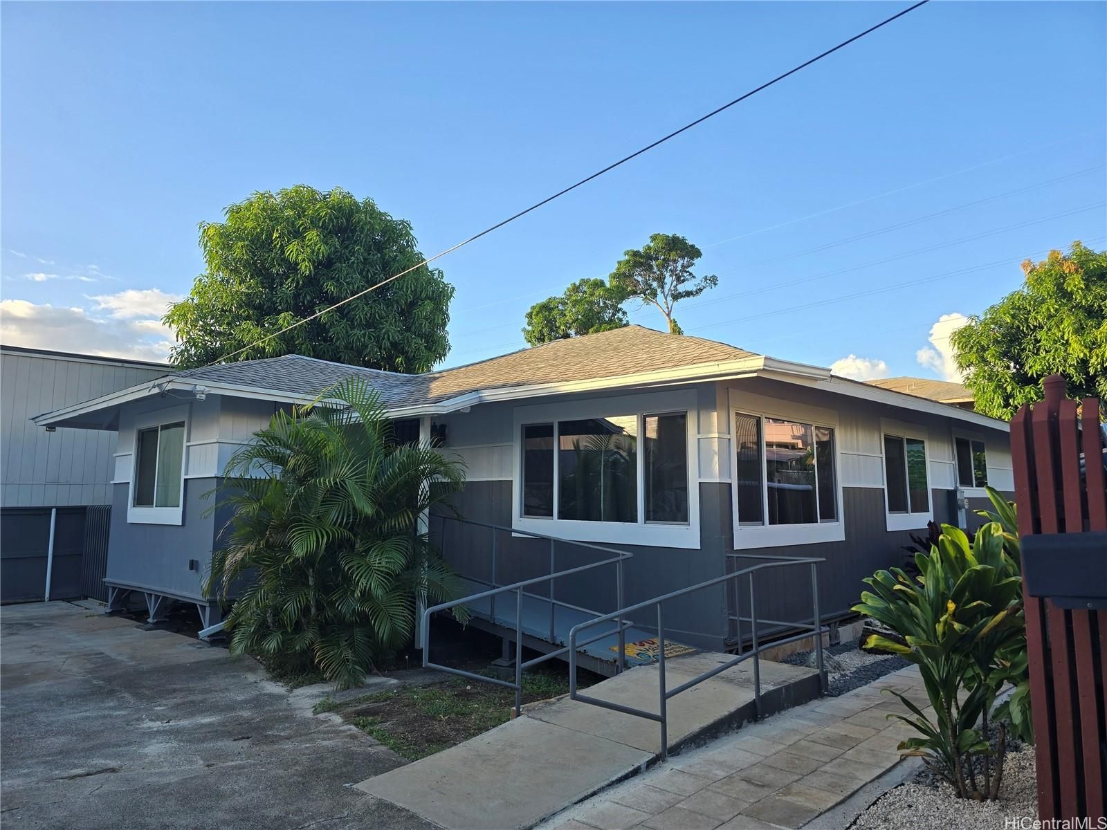 98-005 Kaluamoi Pl , Pearl City, HI, 96782 in WAIMALU