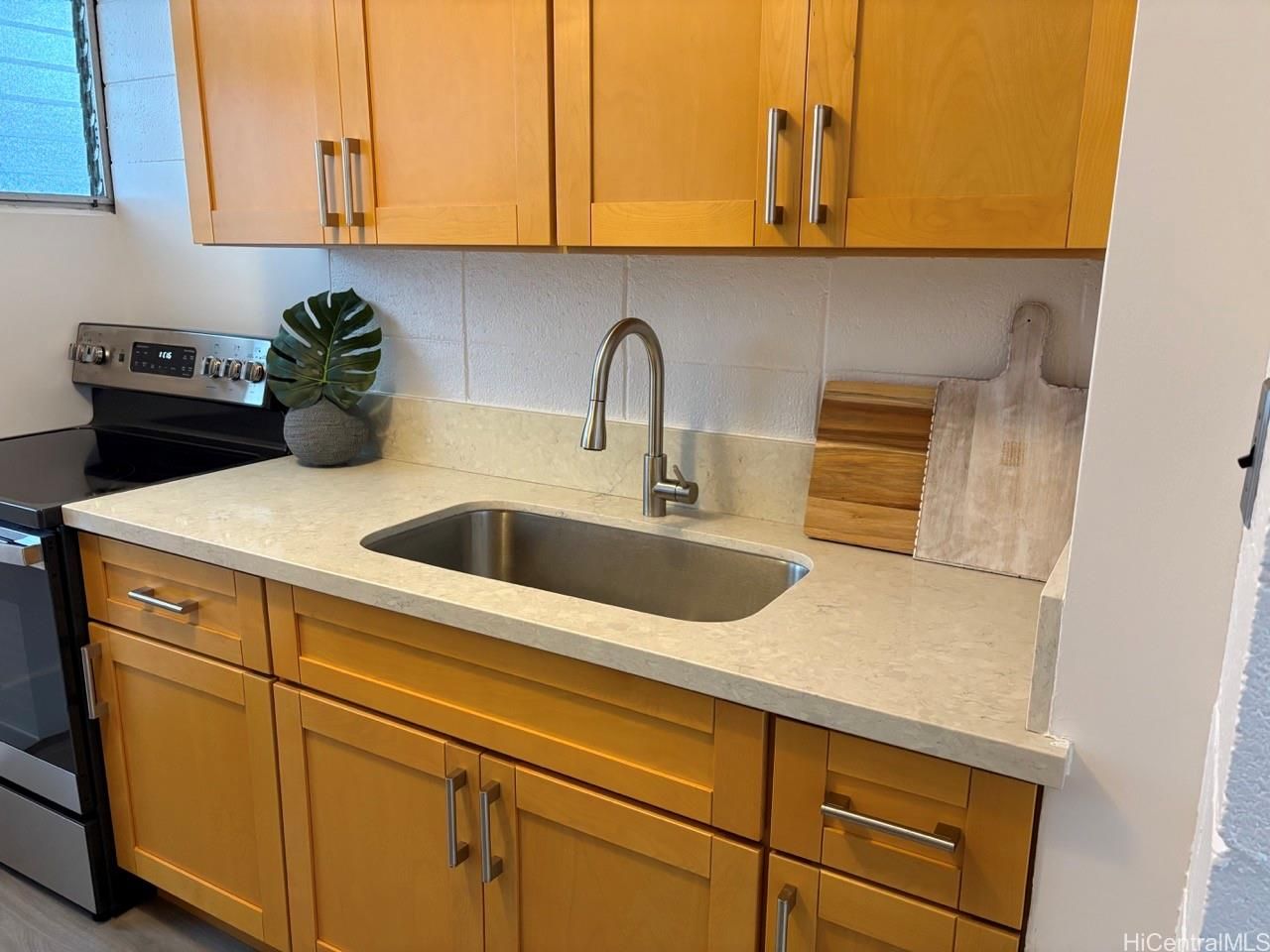 Kokea Gardens Unit H203 in KAPALAMA