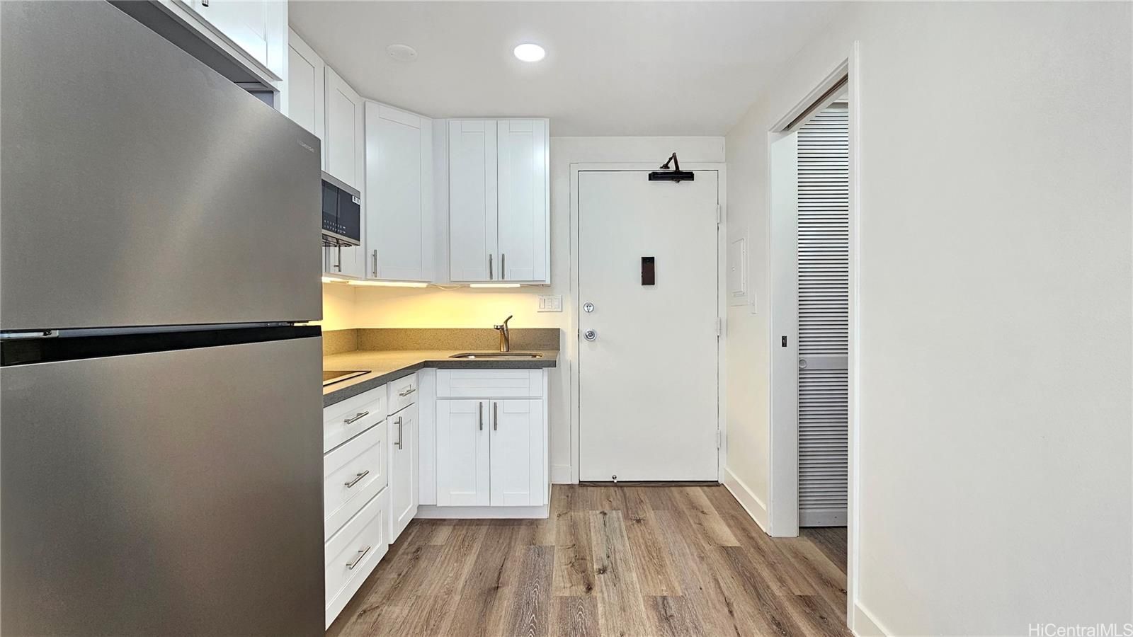 Kapiolani Terrace Unit 1414 in PAWAA