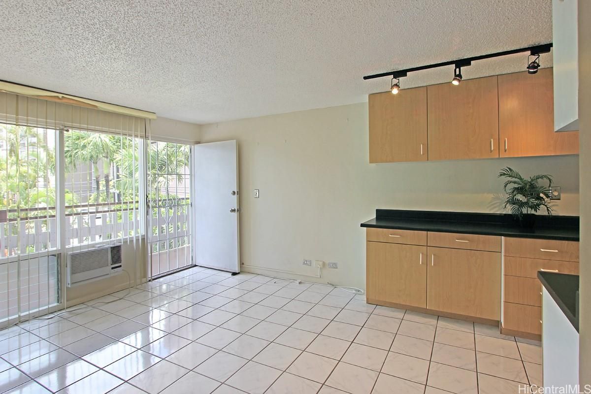 Alexander Gardens Unit 302 in PUNAHOU