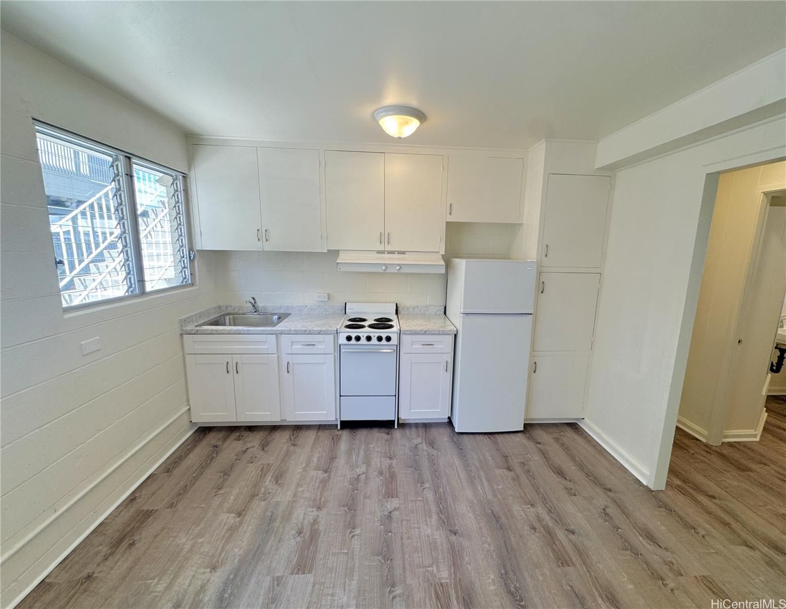 2307 Fern St #2, Honolulu, HI, 96826 in MOILIILI