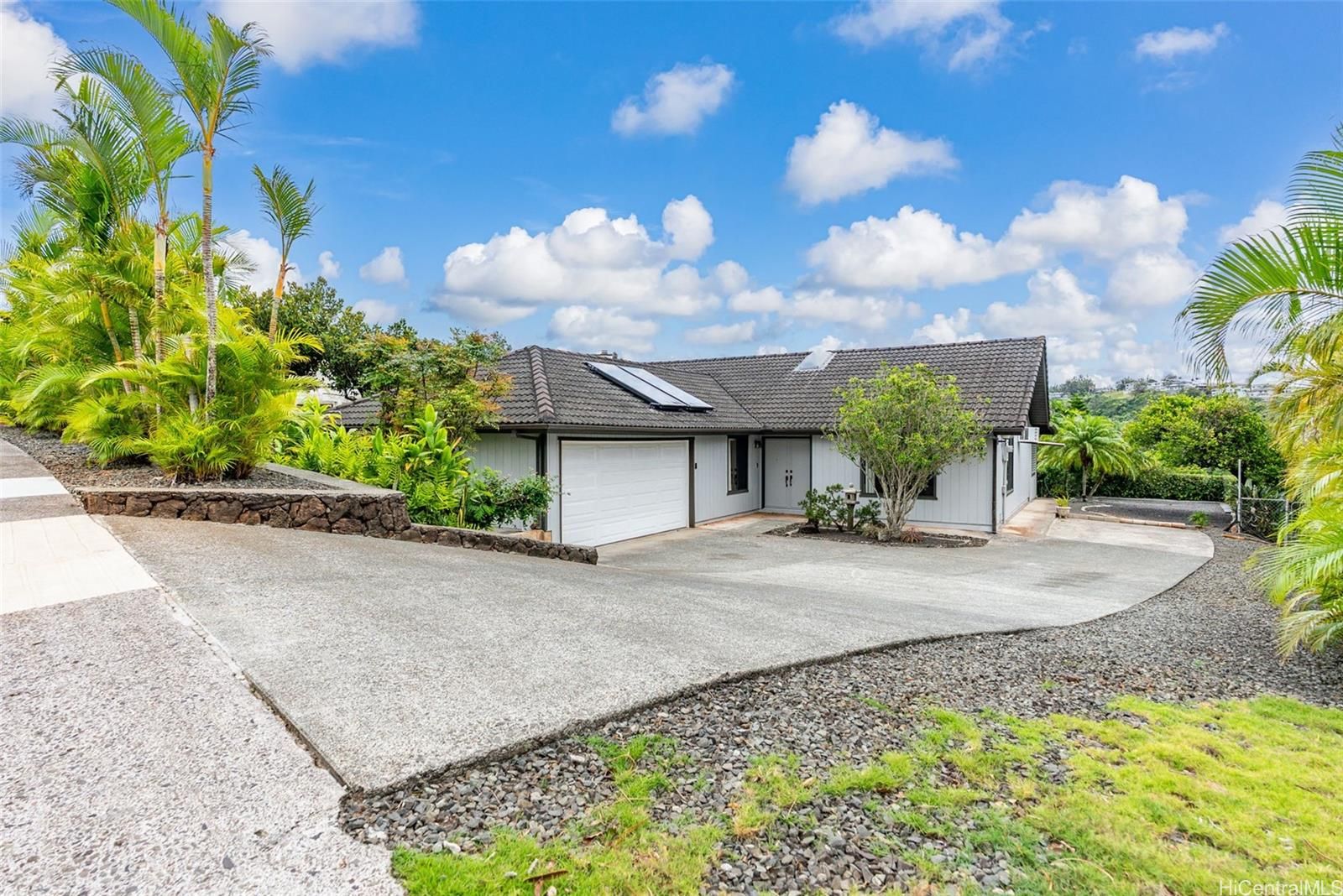 98-1239 Kaonohi St , Aiea, HI, 96701 in PEARLRIDGE
