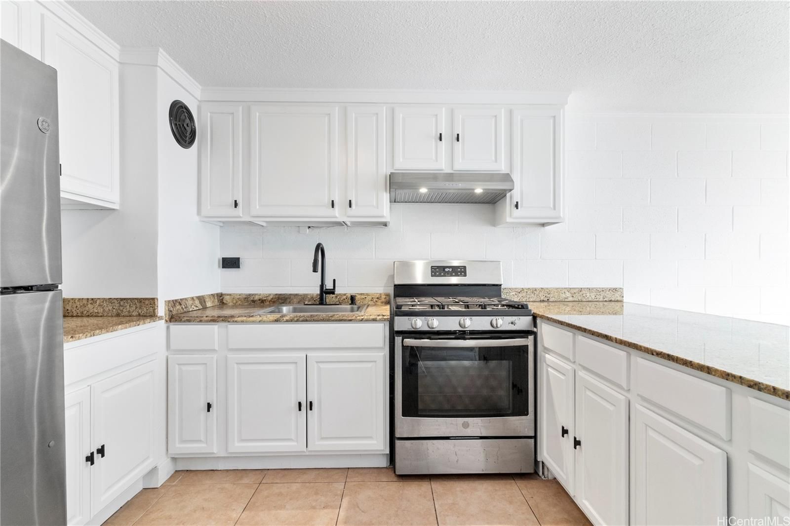 Varsity House Unit 101 in MOILIILI