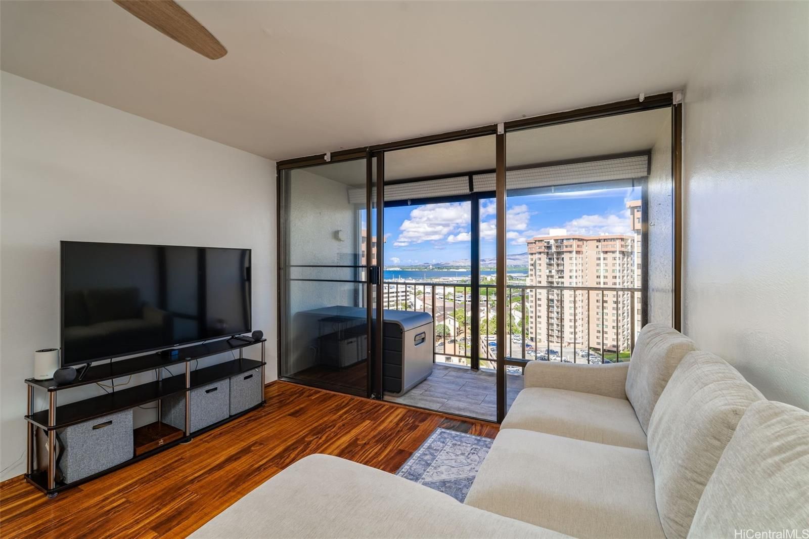 Pearl 1 Unit 17H in PEARLRIDGE