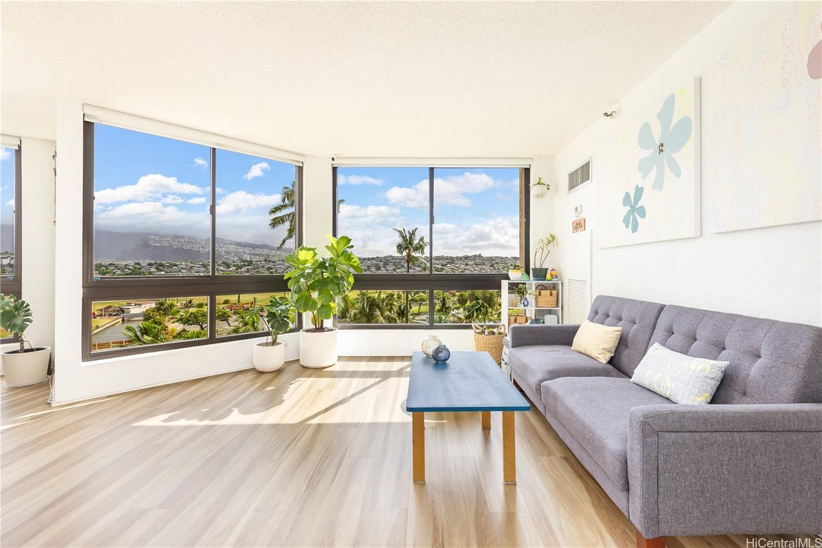 Liliuokalani Gardens Unit II811 in WAIKIKI