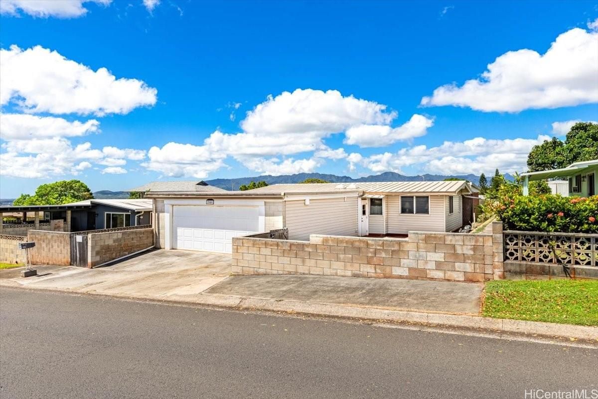 2040 Komo Mai Dr , Pearl City, HI, 96782 in PACIFIC PALISADES
