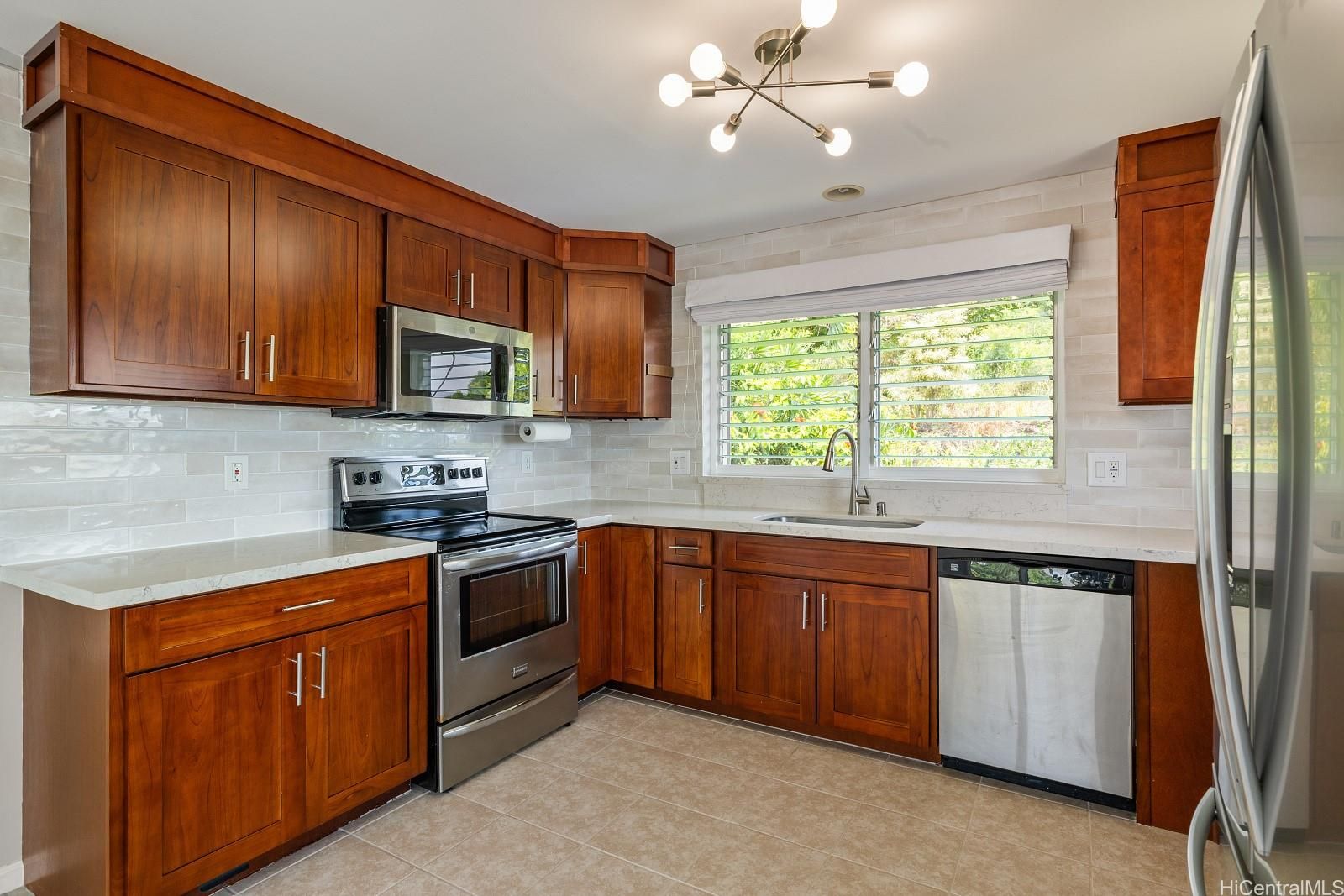 2182 Makanani Dr , Honolulu, HI, 96817 in KAMEHAMEHA HEIGHTS