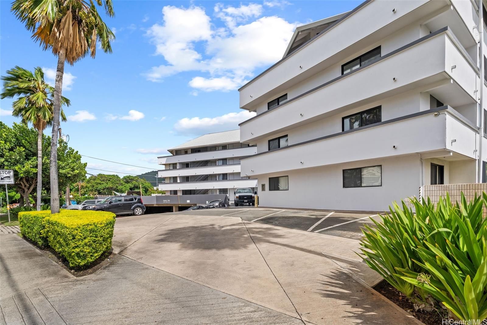 Kulanui Hale Unit 211 in UNIVERSITY