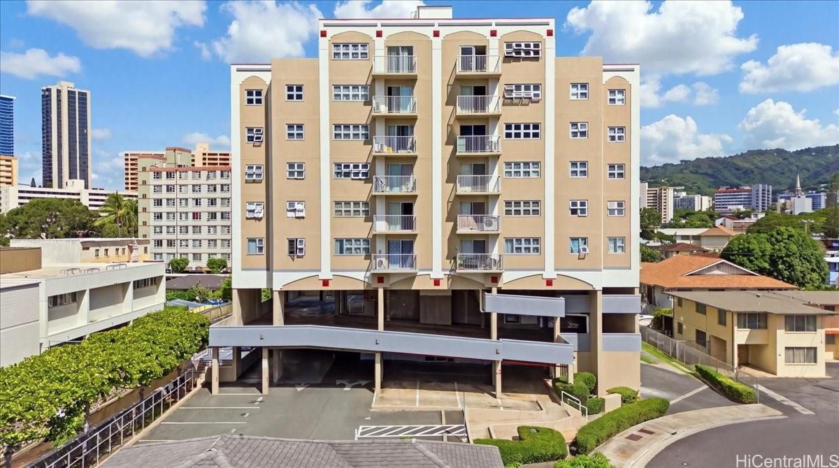 802 Punahou Unit 708 in PAWAA