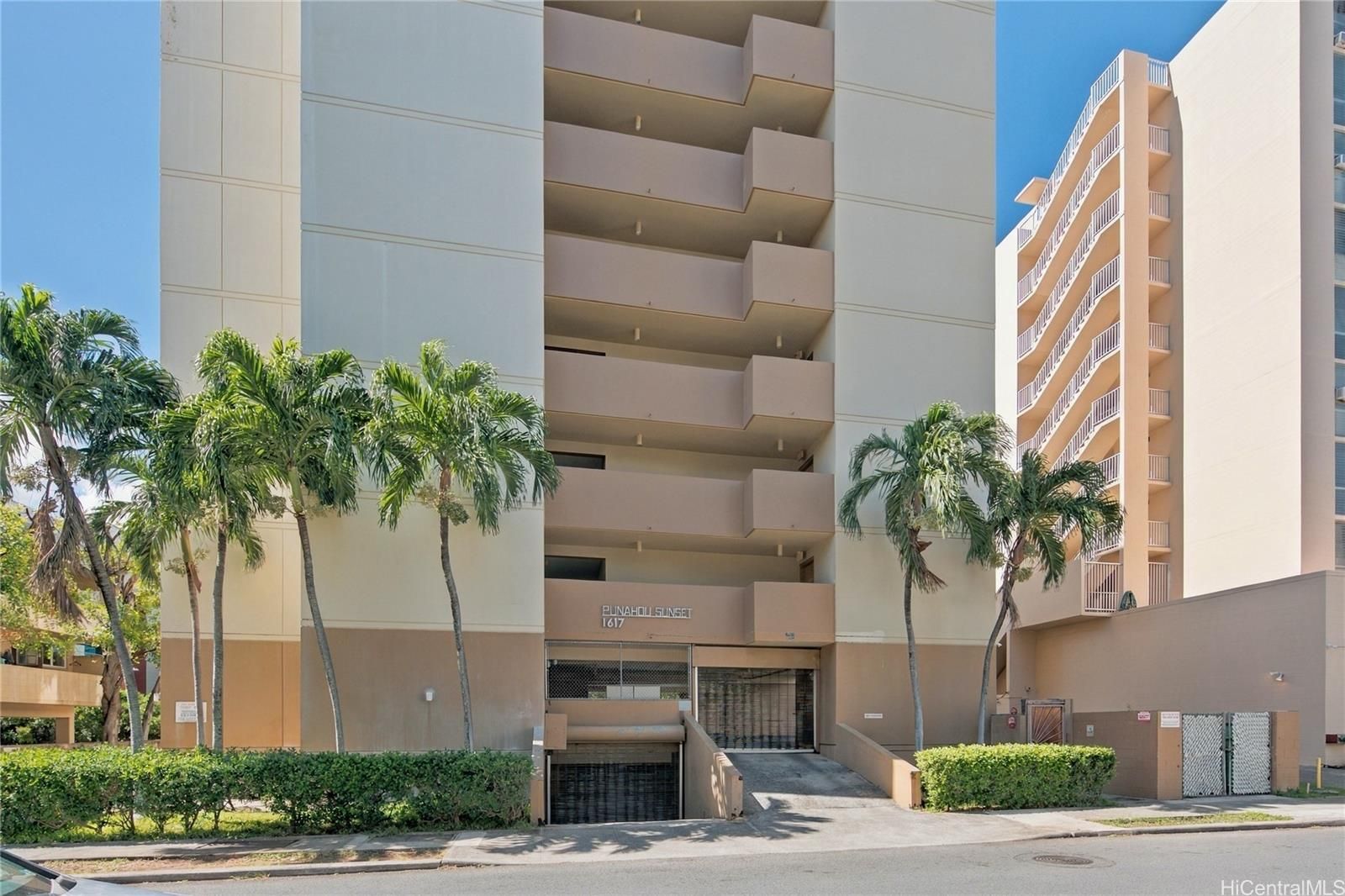Punahou Sunset Unit 703 in PUNAHOU