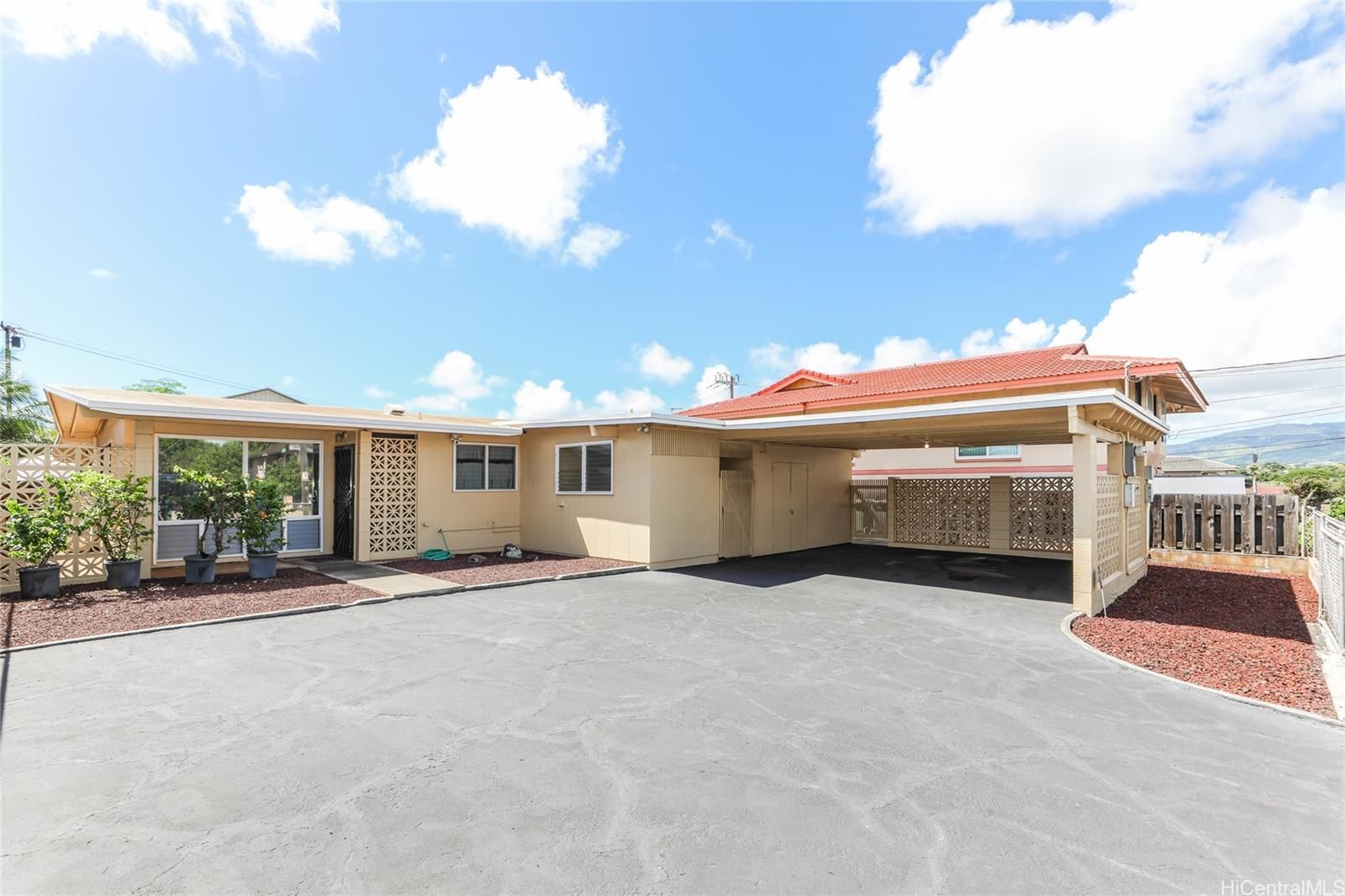 94-1367 Waipahu St , Waipahu, HI, 96797 in WAIPAHU TRIANGLE