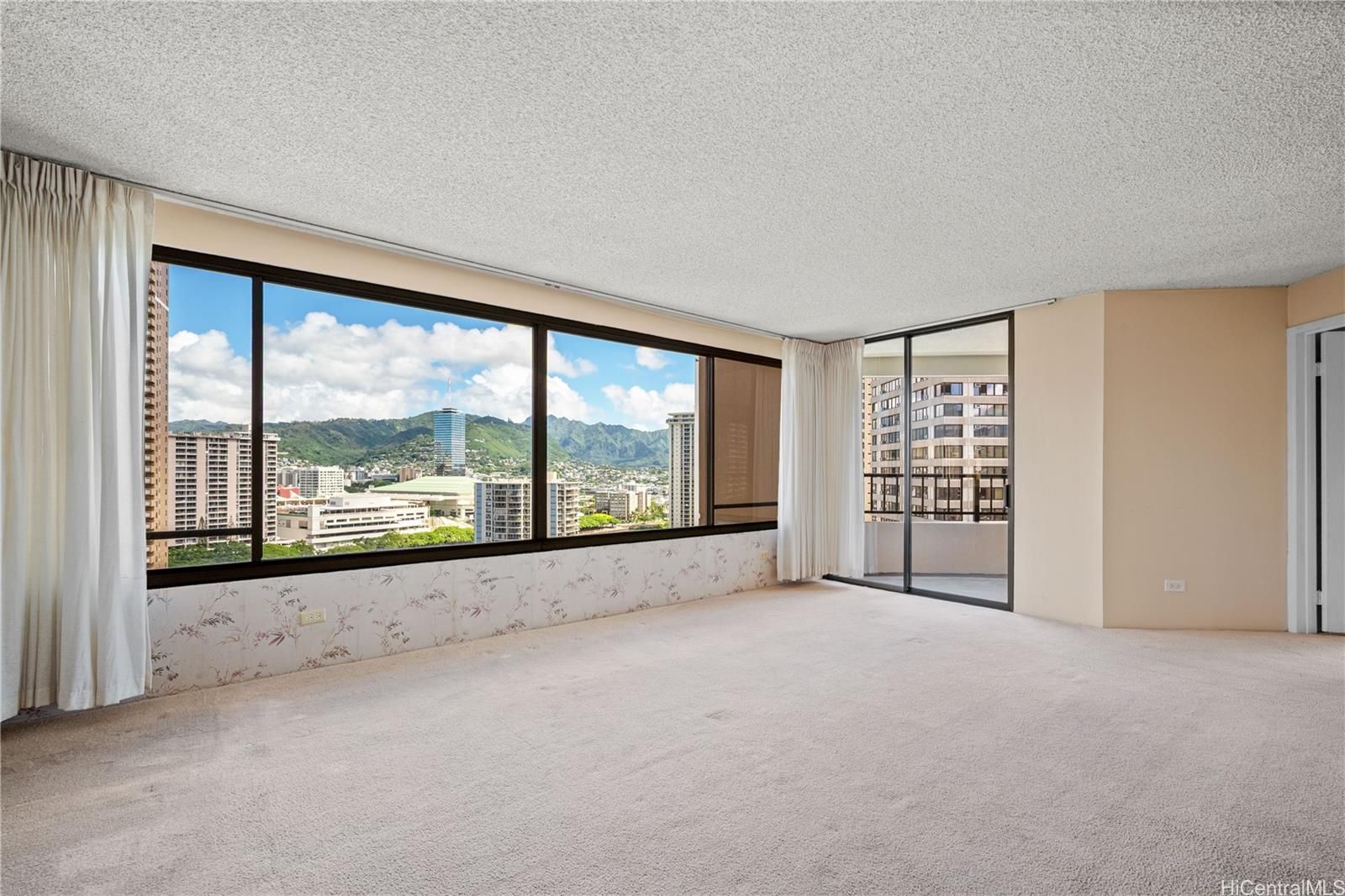 Discovery Bay Unit 1906 in WAIKIKI