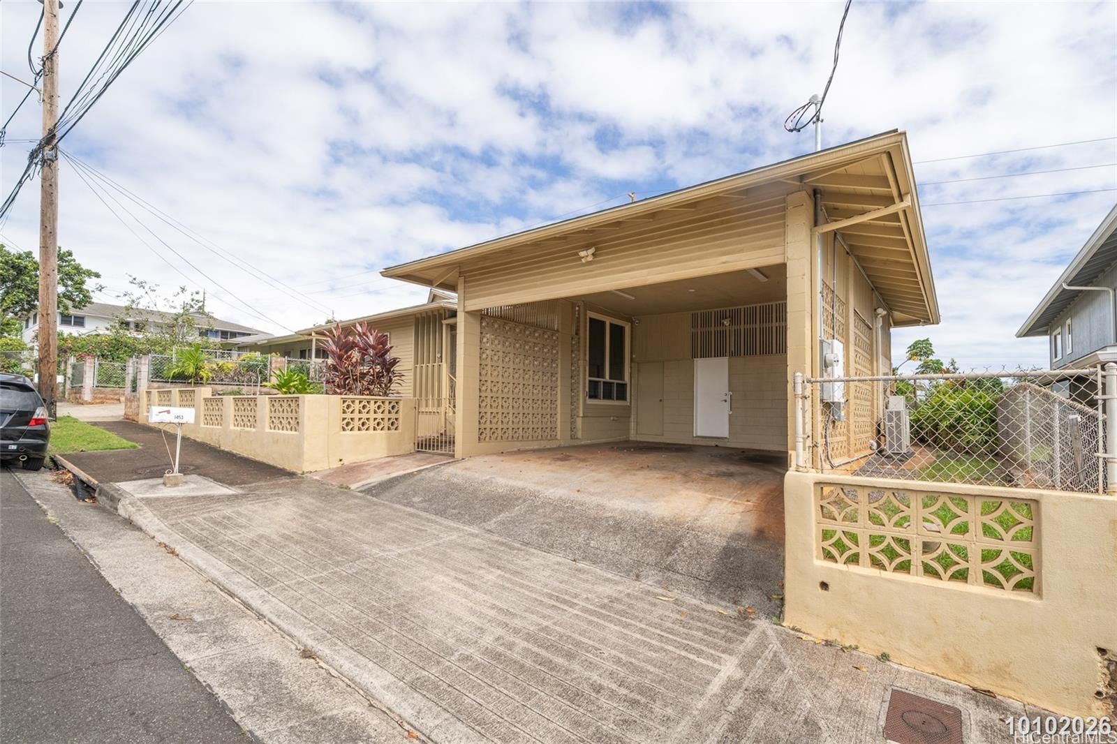 1453 Kalauipo St , Pearl City, HI, 96782 in PEARL CITY-UPPER