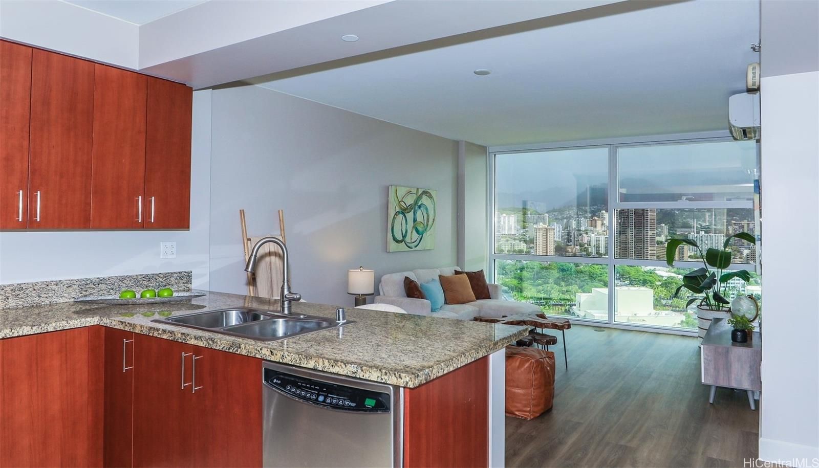 909 Kapiolani Unit 2807 in KAKAAKO