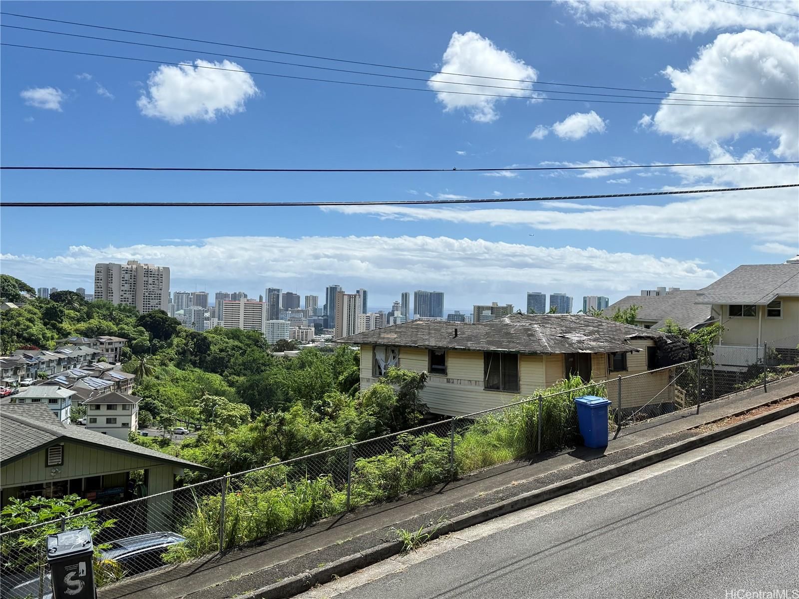 717 Iaukea St , Honolulu, HI, 96813 in PAPAKOLEA