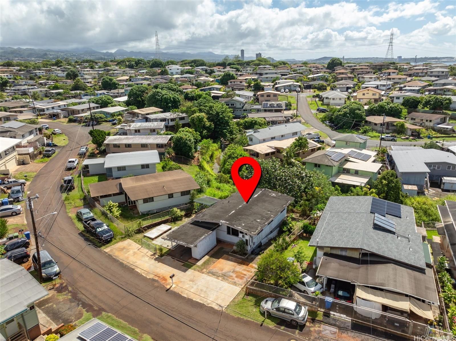 1463 Hoohaku St , Pearl City, HI, 96782 in MOMILANI