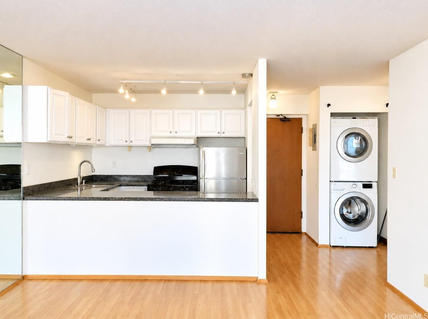 Atkinson Plaza Unit 908 in ALA MOANA