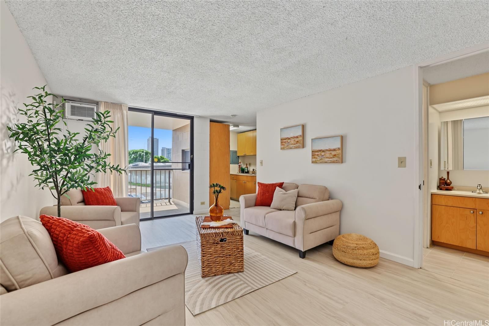 Luna-Liho Towers Unit 202 in MAKIKI AREA