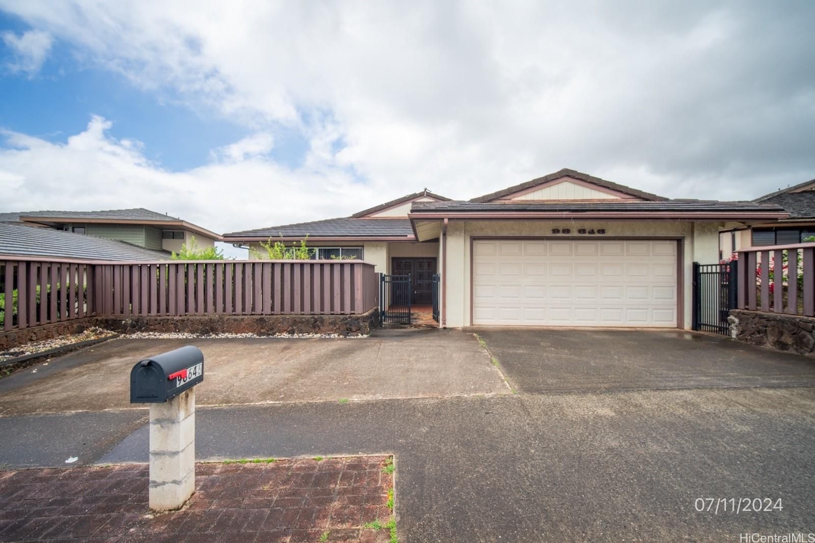 98-646 Kuini St , Aiea, HI, 96701 in ROYAL SUMMIT