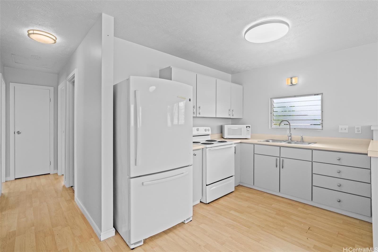 2223 Komo Mai Dr , Pearl City, HI, 96782 in PACIFIC PALISADES
