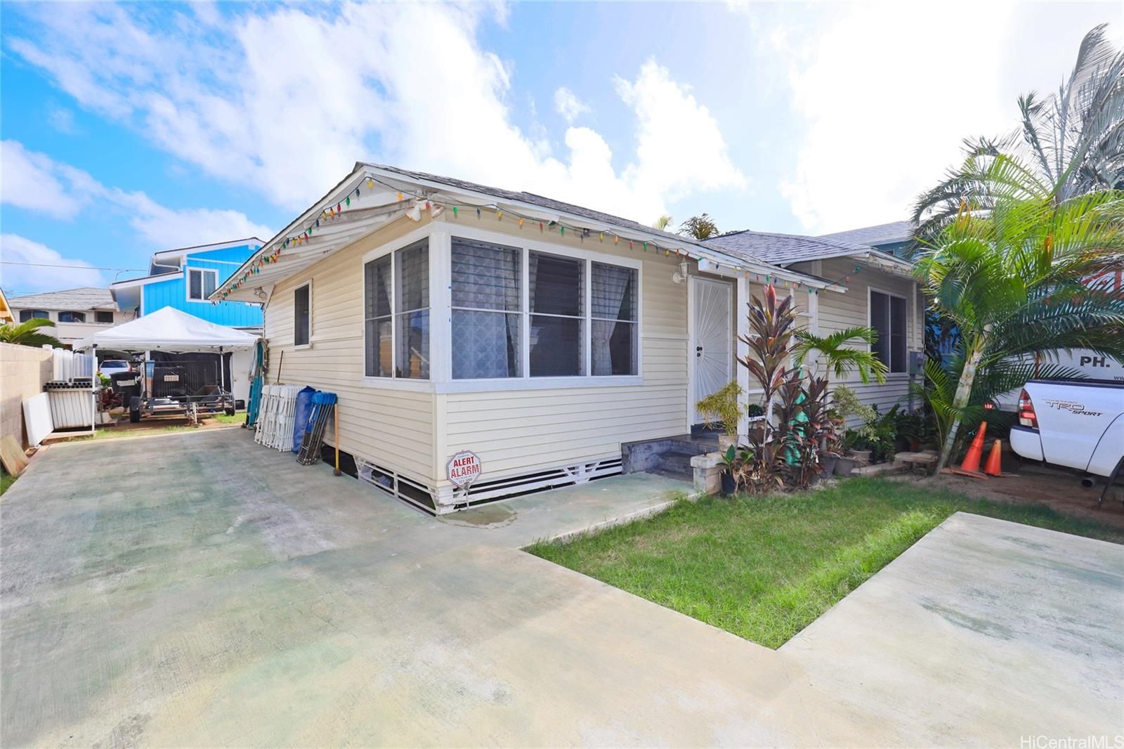 411 Olomana St #A, Kailua, HI, 96734 in Coconut Grove