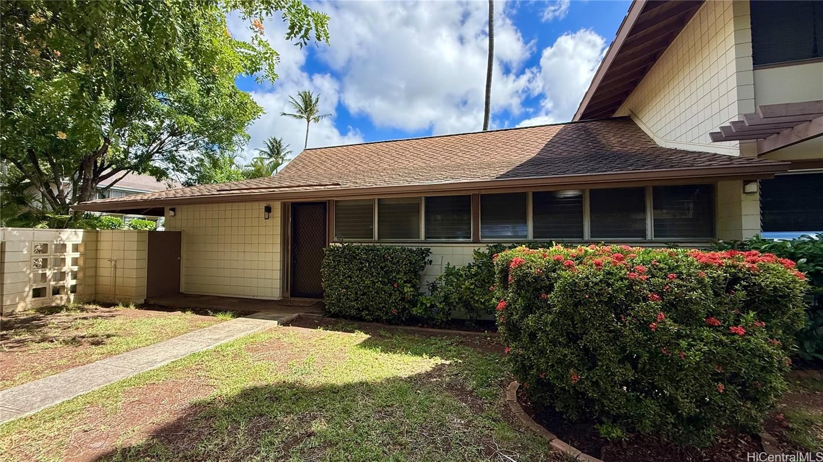 Tropic Gardens 1 Unit 1 in WAIALAE NUI VLY