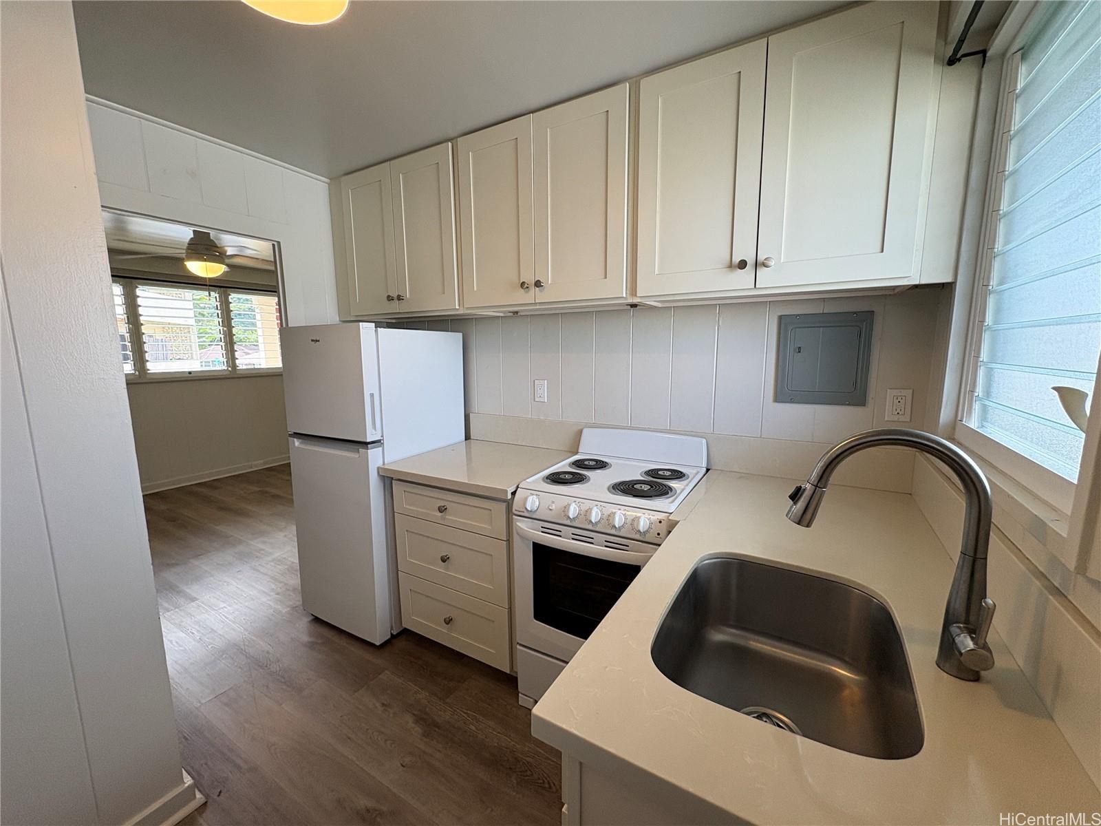 120 Kihapai St #10, Kailua, HI, 96734 in COCONUT GROVE