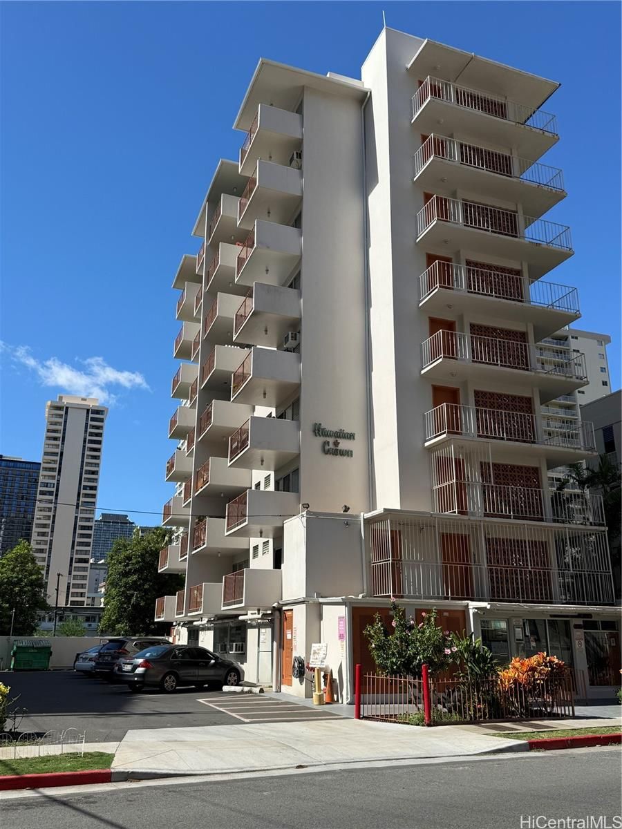 Hawaiian Crown Unit 903 in Waikiki