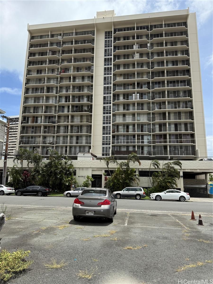 Mccully Villa Unit 504 in MOILIILI