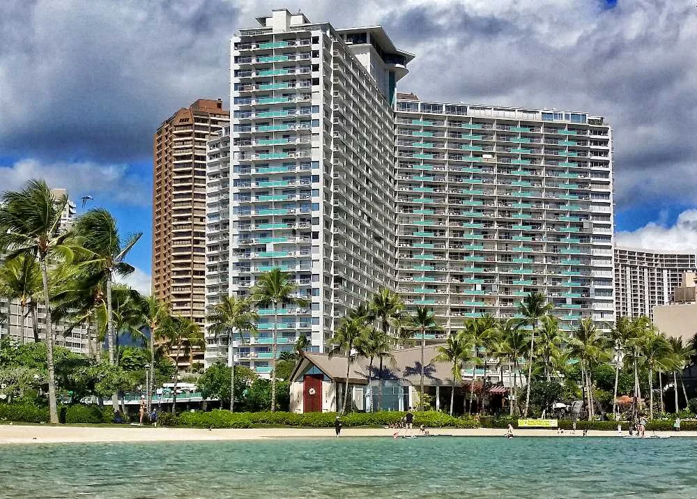 Ilikai Apt Bldg