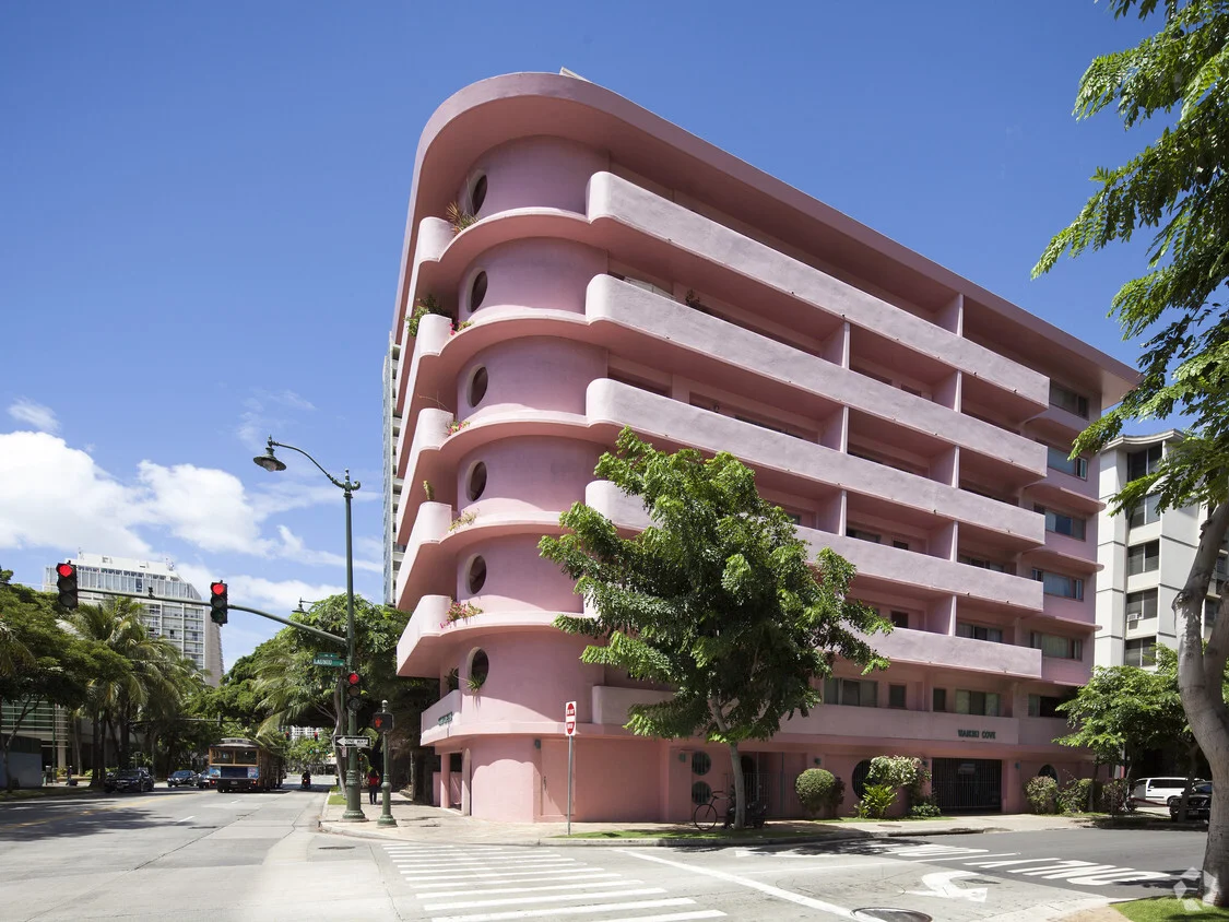 Waikiki Cove